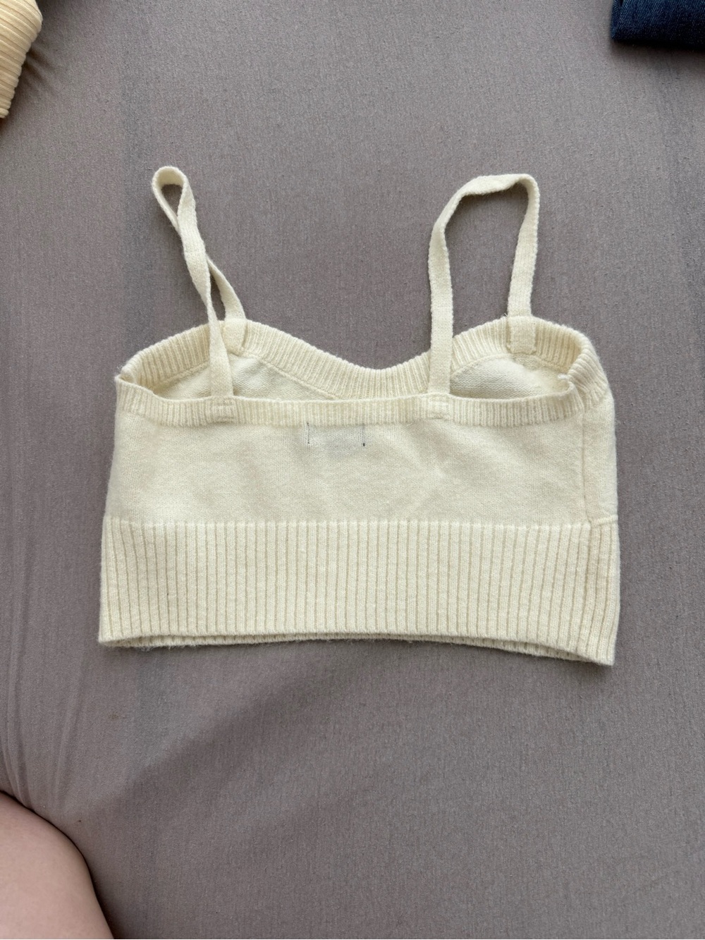 PrettyLittleThing Cream Ribbed Knit Crop Top - Picture 2 of 2